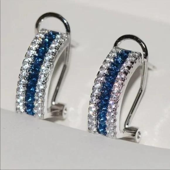 STUD 18K WHITE GOLD EARRINGS, NICE EARRINGS, CUTE EARRINGS - Picture 3 of 4